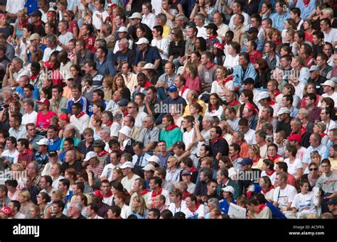 Crowd Of Spectators Hi Res Stock Photography And Images Alamy