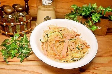 簡単で病み付き！子供も食べやすい中華風春雨サラダ レシピ・作り方 クラシル