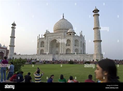 Minarets Stand At The Four Corners Of The Taj Mahal The Famous White