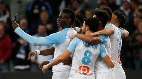 Balotelli Makes A Controversial Goal Celebration, Goes Live On Social