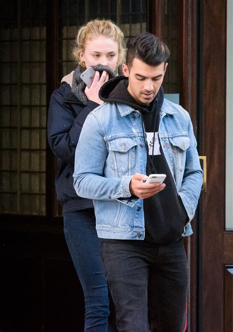 Photo : Joe Jonas et Sophia Turner sortent ensemble d'un hôtel de