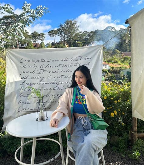 Cô bé trà sữa Việt vi vu hoang đảo suốt ngày chỉ diện bikini tí hon khoe vòng 1 nhân tạo