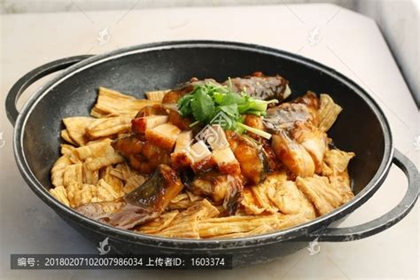 支竹火腩焖河谷鱼中国菜系食品餐饮摄影素材汇图网