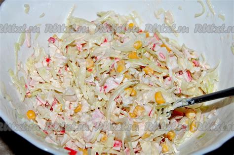 Салат с капустой и крабовыми палочками: 9 фото в рецепте