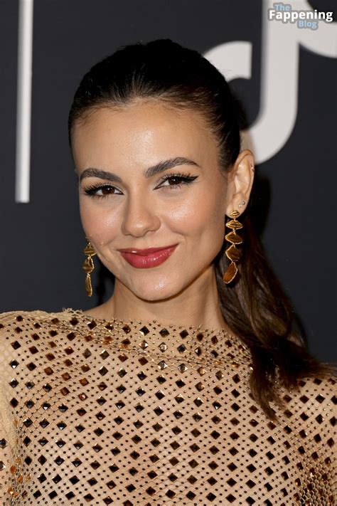 Braless Victoria Justice Looks Hot At The Oscar Party 82 Photos