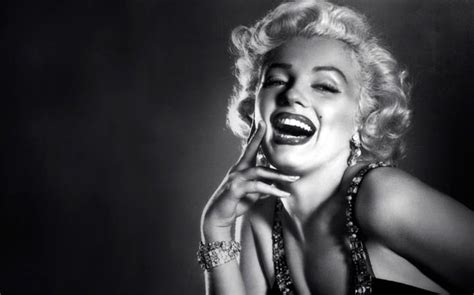 Marilyn Monroes never-seen-before nude calendar shoot pics out