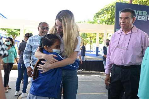 Urbis La Alcaldesa Patricia Lobeira De Yunes Realiza La Entrega De