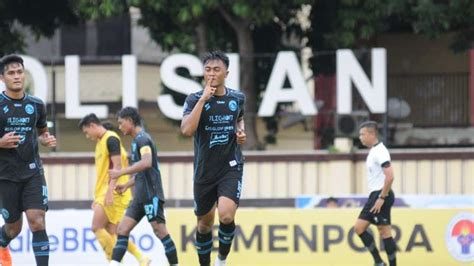 Foto Arema FC Tantang Persita Tangerang Dengan Skuad Pincang