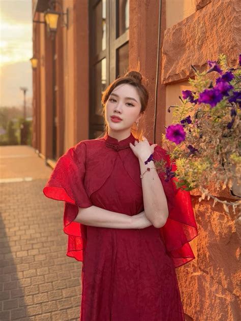 Ảnh sao Hồ Ngọc Hà mặc đầm nude khoe dáng gái ba con