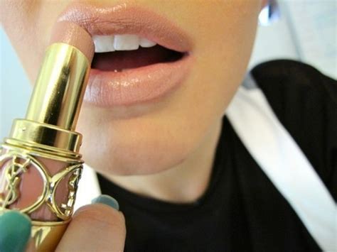 Gold And Gray Nude Kiss