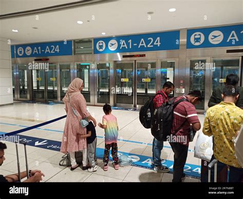 Dubai International Airport Transit Dubai Airport Airport Transit Passengers In Transit