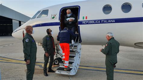 Aeronautica Militare Salva Neonato Trasporto Durgenza Da Catania A