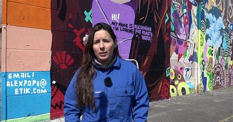 Hon S Ker Jobb Med Hj Lp Av En Sex Meter H G Graffitiannons Svt Nyheter