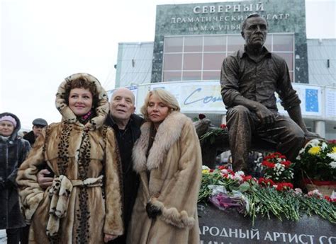 Monument to actor Mikhail Ulyanov unveiled in Omsk region | Sputnik ...