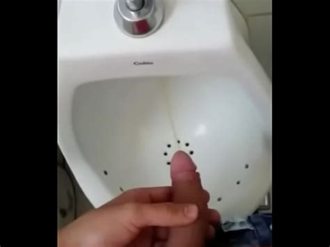 Mijada Gostosa no Banheiro Público XVIDEOS