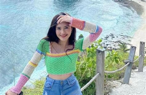 Ootd Pantai Ala Artis Tanpa Bikini Dijamin Tetep Kece Saat Liburan