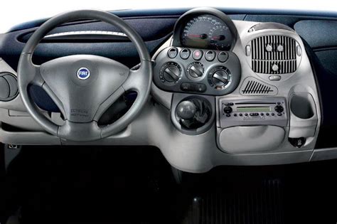 Fiat Multipla interior. Makes me really uncomfortable for some reason ...