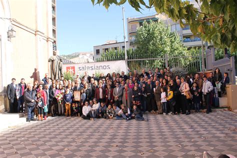 La Familia Salesiana Arropa A Julio Hern Ndez Al Recibir La Insignia De