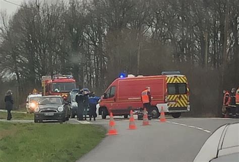 Sarthe Un blessé léger dans un accident entre une moto et une voiture