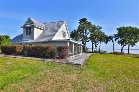 Southeast Sunset Harbor Road Weirsdale Fl Mls Om