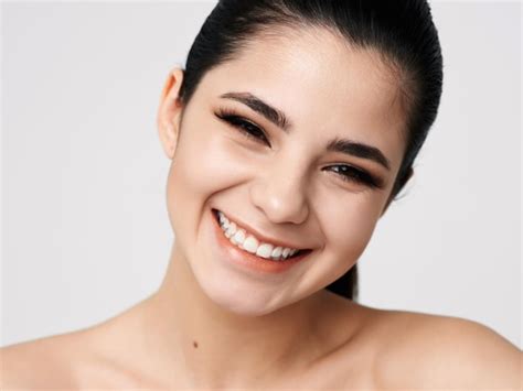 Premium Photo Cheerful Woman Naked Shoulders Cosmetics Facial Closeup Studio