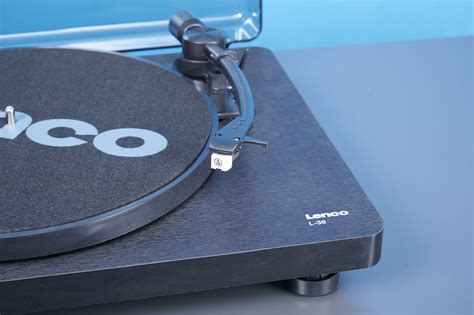 Lenco L-30BK im Test: Phono für Minimalisten - HIFI.DE