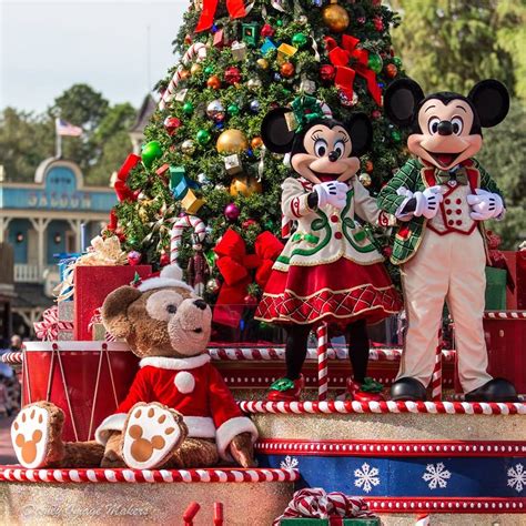 Mickey and Minnie :) | Disney posters, Disney fun, Disneyland christmas