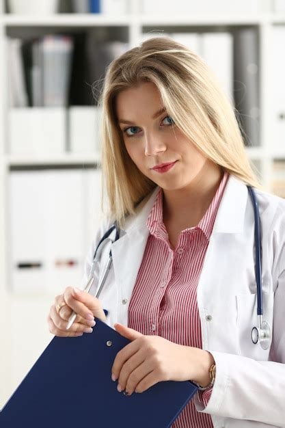 Premium Photo Beautiful Smiling Female Doctor Hold Clipboard