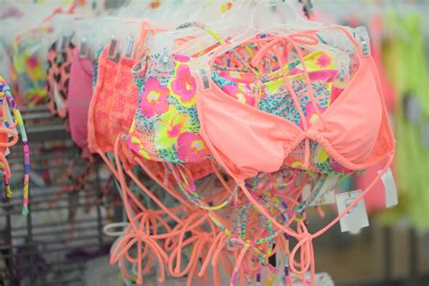 FOX NEWS Bikini Model Mocked For Claiming She S Too Good Looking To Find Love The Pakistani