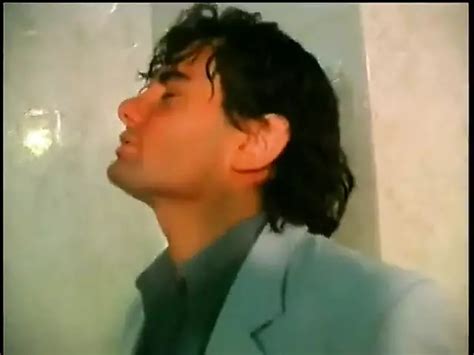 Milf extiende su coño mojado y muestra un enorme clítoris xHamster