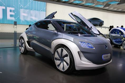 Renault Zoe Z.E.: Funky All Electric Supermini Bows in Frankfurt ...