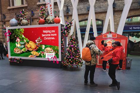 TESCO HELPS COMMUTERS BECOME MORE CHRISTMAS WITH SPECTACULAR OOH