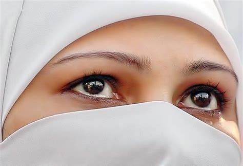 links: Beautiful niqab girls eyes