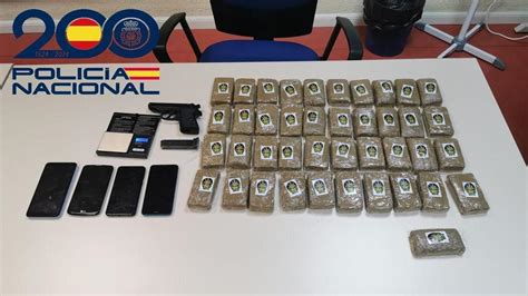 Un Kilo De Cocaína Cuatro Kilos De Hachís Y Armas De Fuego El Alijo Encontrado A Cinco