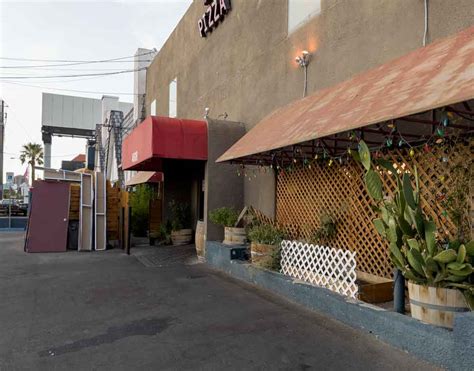 Review Of Naked City Pizza Restaurant Paradise Rd