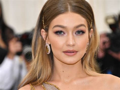 Hal Yang Wajib Kamu Tahu Saat Pakai Lipstik Warna Nude