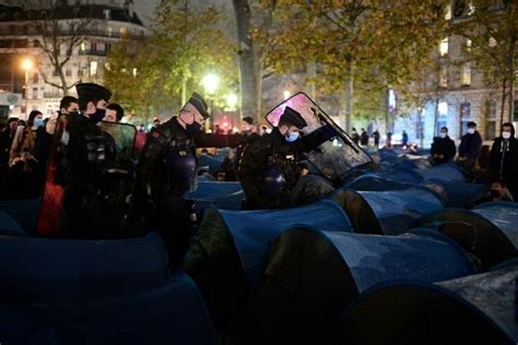 Évacuation de migrants à Paris deux enquêtes visent des policiers