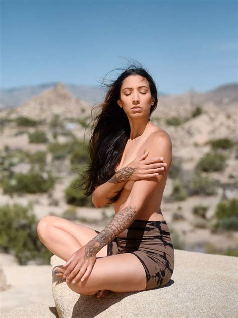 I Was Riddled With Insecurities Until Naked Yoga Helped Me Find Myself Again Daily Star