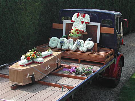 Friends and family post tributes in the latest cauls obituaries section 5