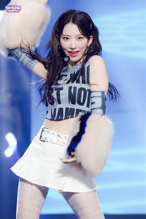 221026 Le Sserafim Sakura Antifragile At Show Champion Kpopping