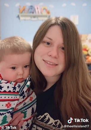 Lesbian Couple Reveals How They Met Their Private Sperm Donor On A Baby Making App Daily Mail