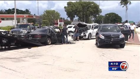 3 Hospitalized After Multi Vehicle Crash In Miami Gardens Wsvn 7news Miami News Weather