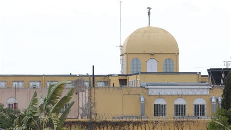 Dos encapuchados armados asaltan un furgón y liberan a un preso del