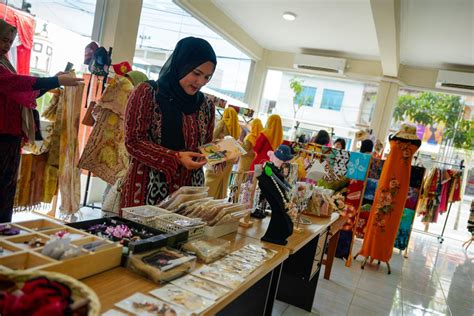 Gedung Dekranasda Diresmikan Begini Cantiknya Koleksi Batik Hingga