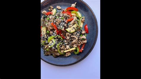 Обжаренная вермишель из аррорута с фаршем и овощами - YouTube