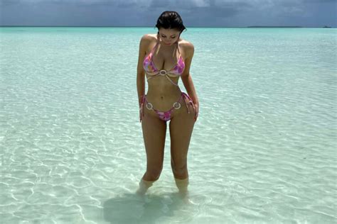 Hot Sexy Mikaela Testa Bikini Pics