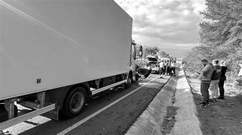 Padre e hijo resultan heridos tras chocar su coche con un camión en la