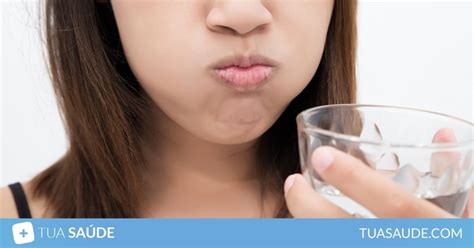 Gargarejo Com Agua E Sal Para Garganta Inflamada - 7 gargarejos para garganta inflamada (e quando fazer) | Garganta ...