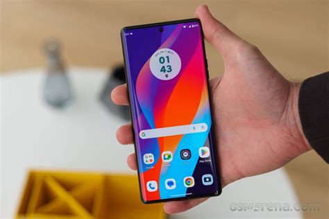 Motorola Edge 40 Pro review: Design, build quality, handling
