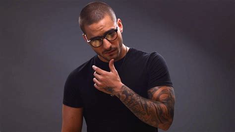Cute Ozuna Is Wearing Black Tshirt And Wearing Specs In Black